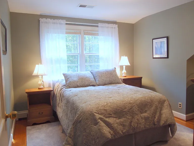 Queen Bedroom, second floor
