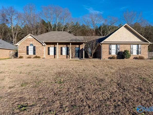 16802 Woodhaven Dr, Athens, AL 35613