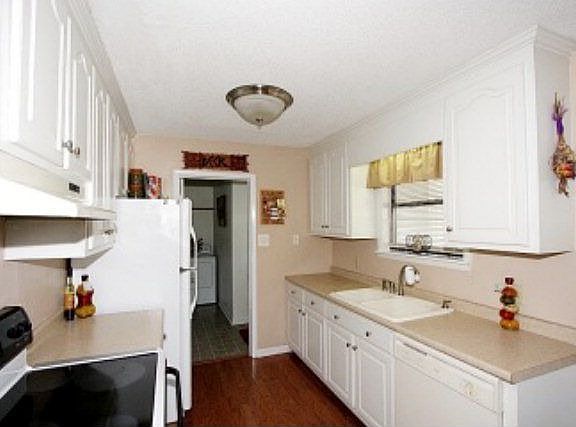 5th image of 105 Valley Dr