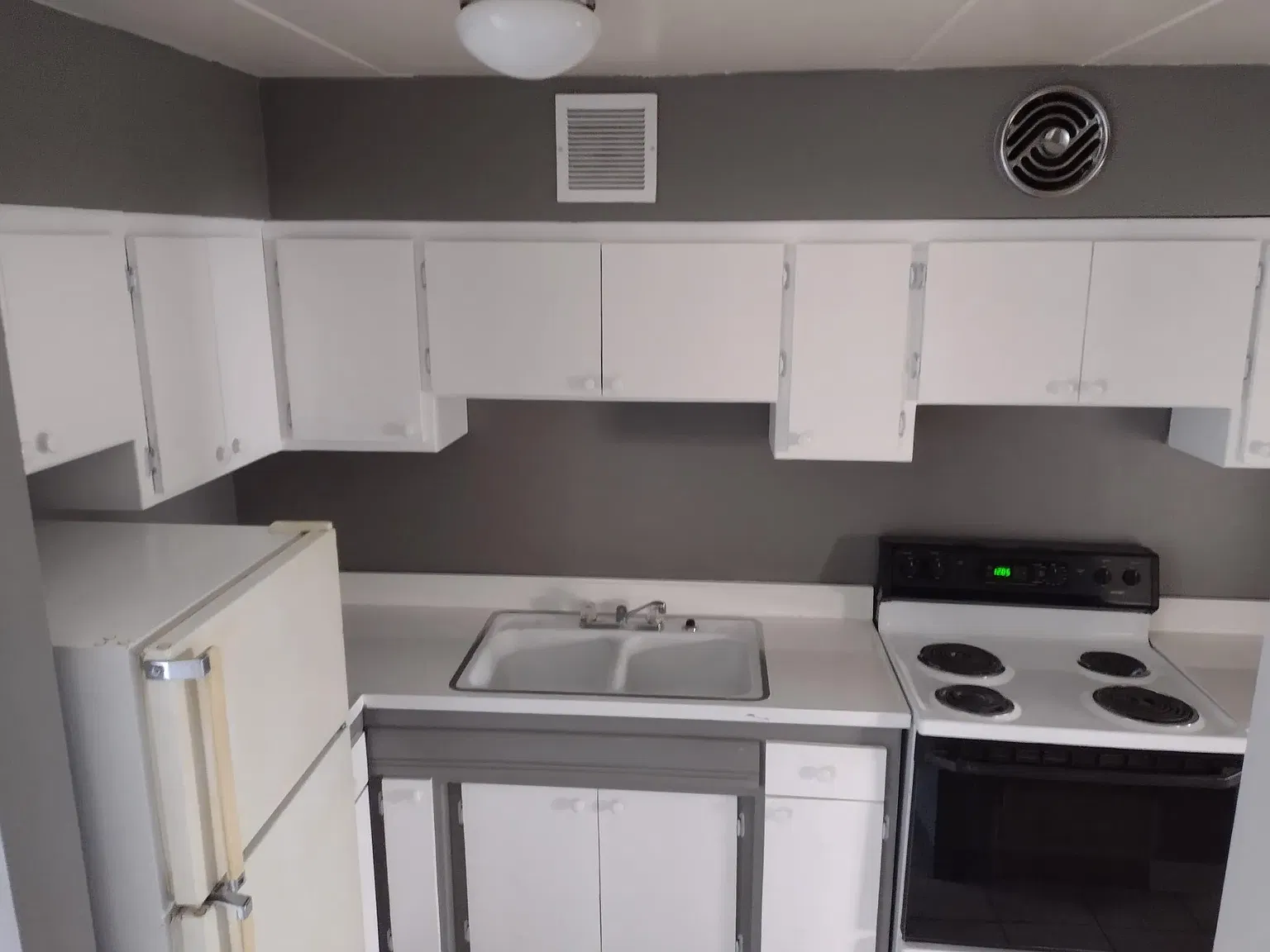 1 bed, 700 sqft, $1,200 — Photo 2