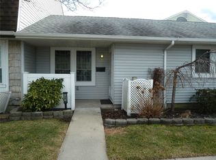 52 Whalers Cv, Babylon, NY 11702