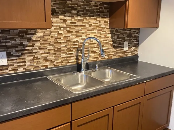 Starfish Apartments - Spacious units, neighborhood gem!