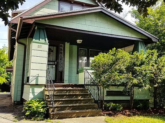 2nd image of 237 Hutchinson Ave
