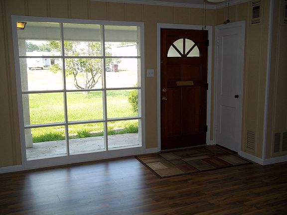 5th image of 829 Martha St