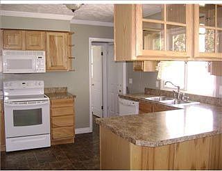 3rd image of 2210 Lyndale Ln