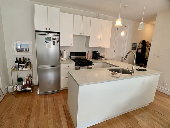 4th image of 85 Barrow St APT 6R