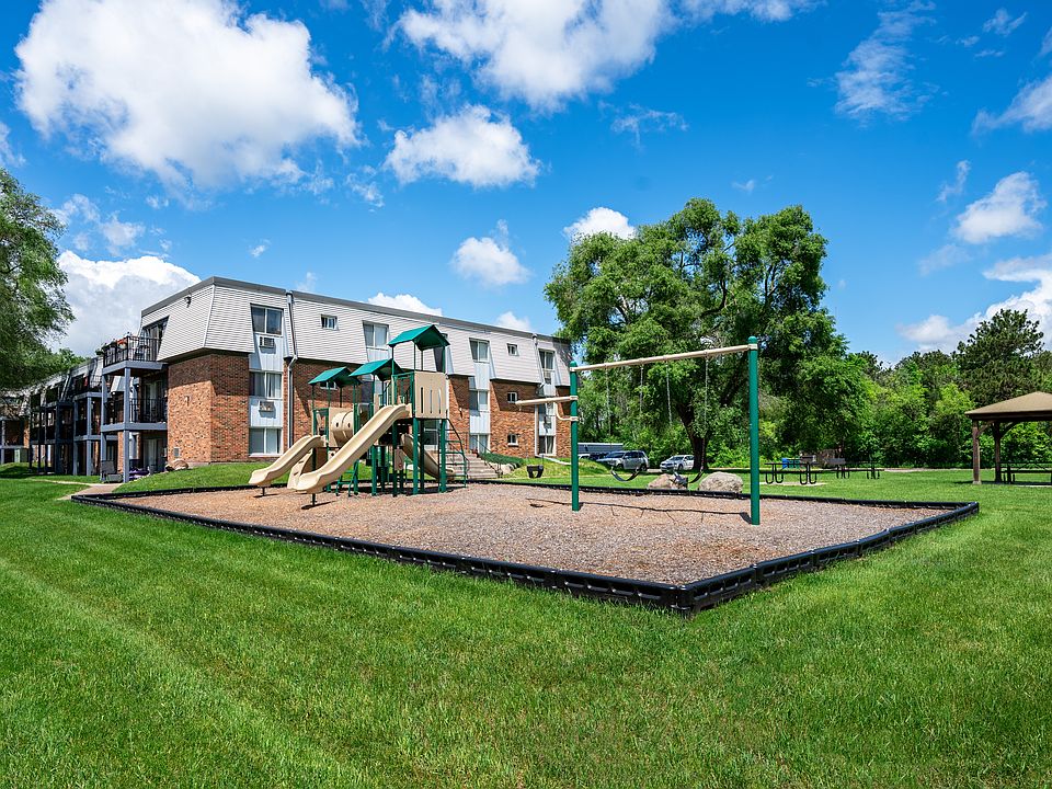 Coon Rapids, MN Robinwood Apartments | Exterior Playground