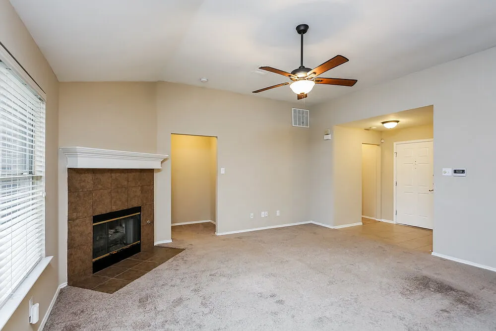 3 bed, 2.0 bath, 1434 sqft, $1,975 — Photo 4