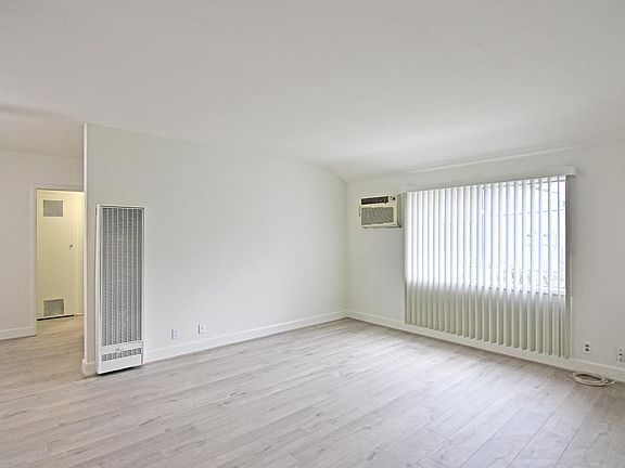 3rd image of 606 Cornell Dr APT A