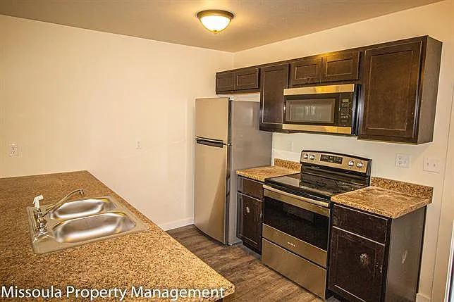 American Way Apartments — Photo 2