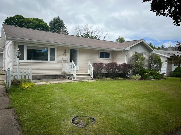 441 W Brege Dr, Rogers City, MI 49779