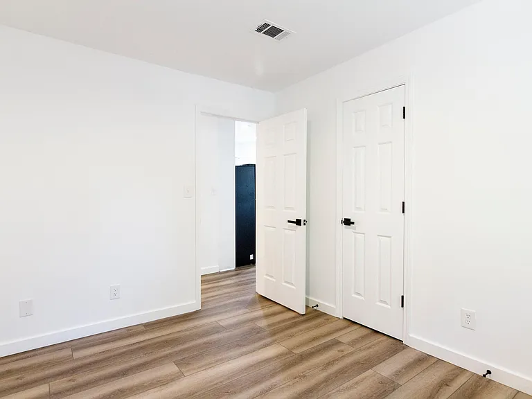 545 Oakview Rd #1 — Photo 9