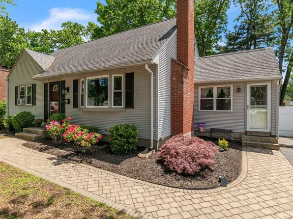 34 Dale Road, Enfield, CT 06082