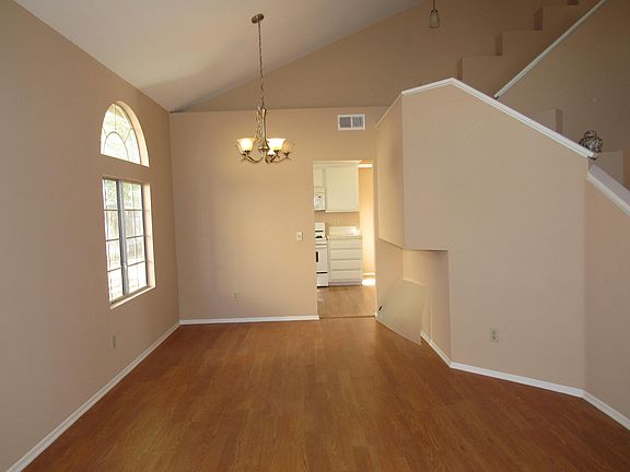 3rd image of 44250 Sundell Ave