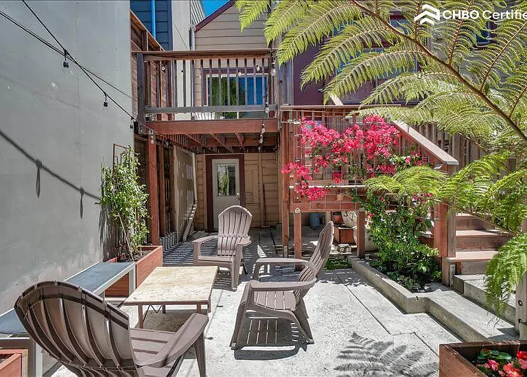 556 Vermont St — Photo 23