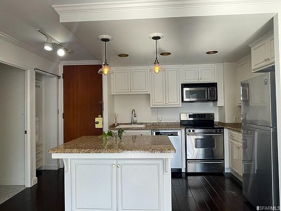 5th image of 2040 Franklin St APT 808