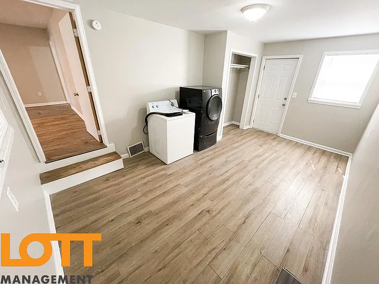 406 S Texas Ave — Photo 22