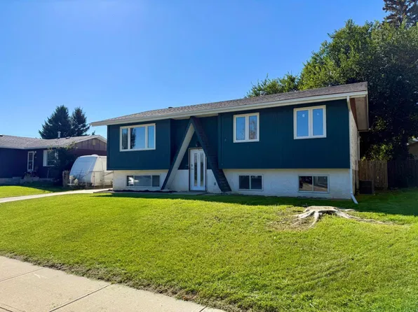 921 Ellis Cres SE, High River, AB T1V 1J1
