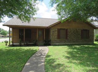 201 Spur Dr, Victoria, TX 77904