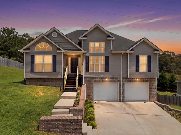 7653 Passport Dr, Ooltewah, TN 37363