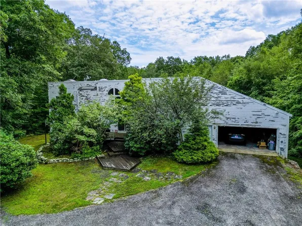 1240 Hartford Pike, Scituate, RI 02857