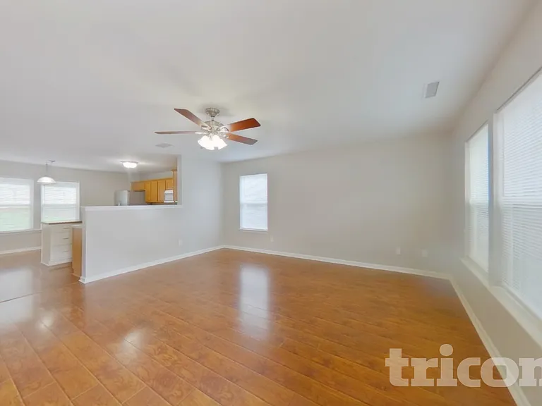 501 Sawtooth Oak Dr — Photo 4
