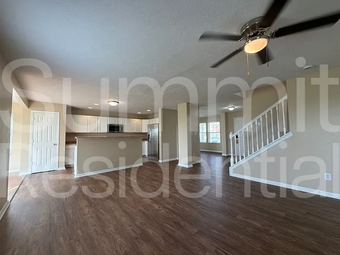 3 bed, 2.0 bath, 2554 sqft, $2,095 — Photo 4