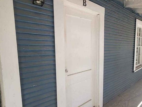 2nd image of 703 W Houston St #B