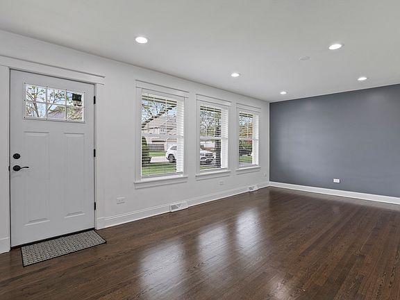 5th image of 1106 Davis Ave