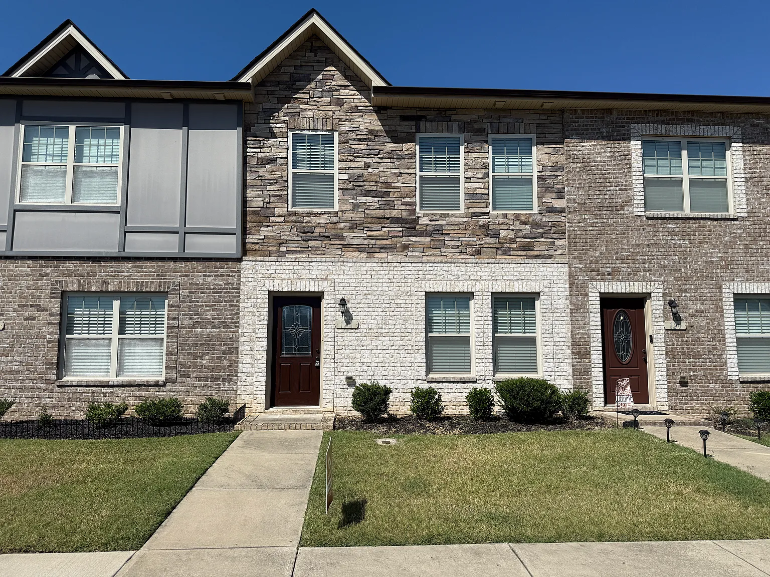 2 bed, 1220 sqft, $1,550 — Photo 1