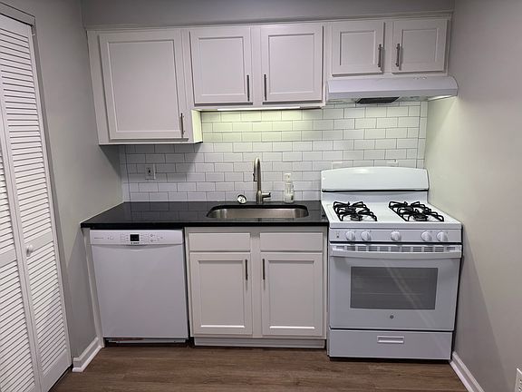 2nd image of 1470 Indianola Ave #D