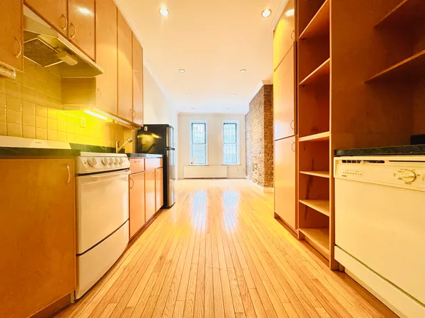 527 West 48th Street 1FW image 1 of 6