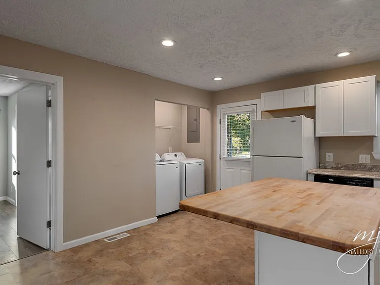 93 Cochran Dr — Photo 6