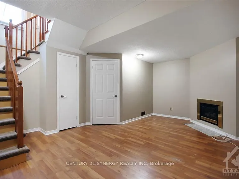 532 Pocono Cres — Photo 27