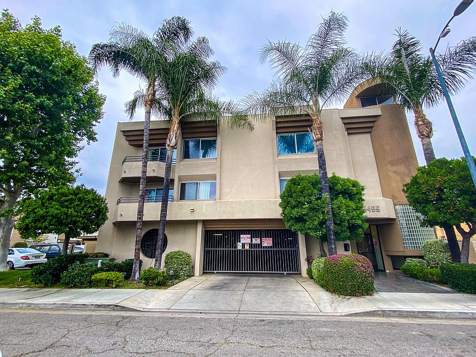 1st image of 15455 Sherman Way APT 20