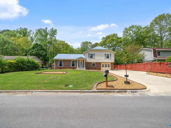 517 Hermitage Wood Dr NW, Huntsville, AL 35806