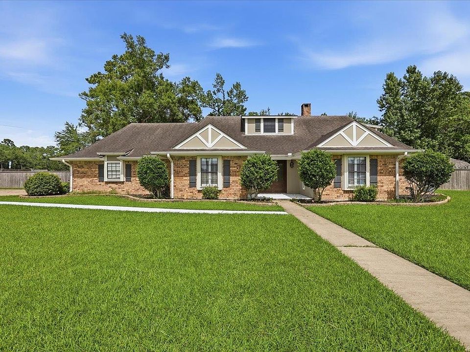 1st image of 125 Lexington Dr