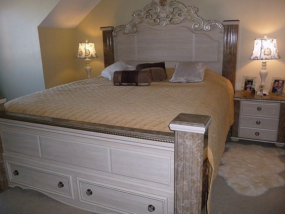 Master BR Upstairs(King bed)