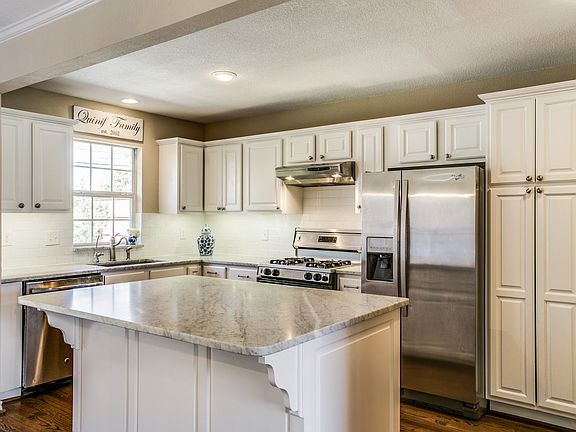 3rd image of 4139 Beechwood Ln