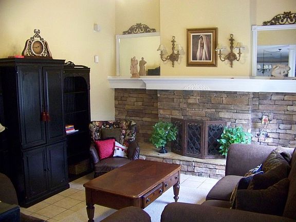 Large Vaulted Family Room