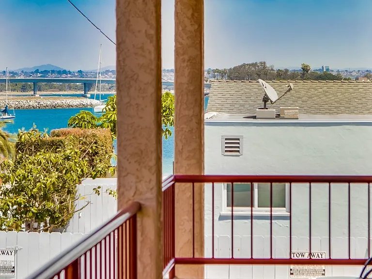 831 Allerton Ct — Photo 12