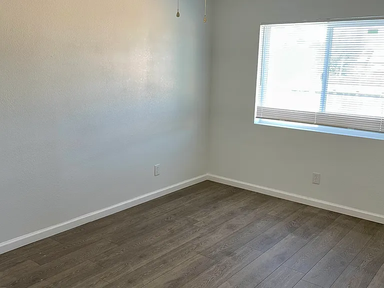 867 Edythe St — Photo 14