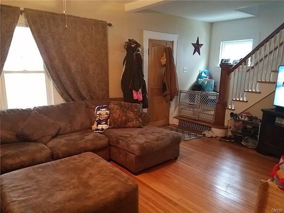 5th image of 293 N Edwards Ave