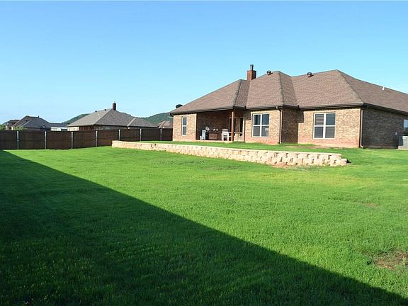 4th image of 209 Mountain Meadow Dr