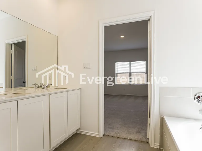 1410 Roaming Oak Bnd — Photo 14