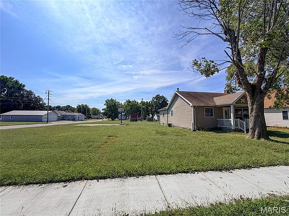 2nd image of 1814 Miller Ave