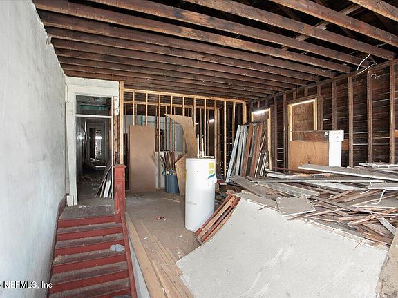 5th image of 439 E 7TH Street