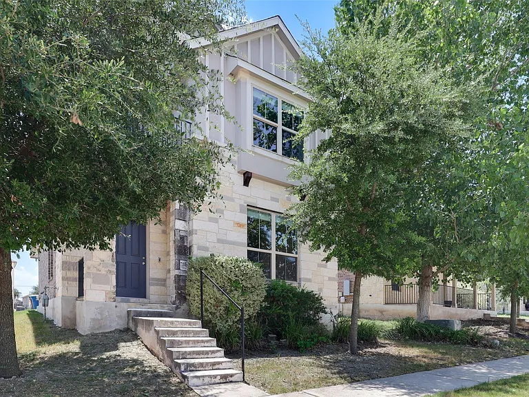 2929 Harvester Ln — Photo 2
