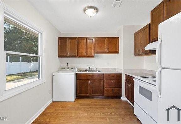 3rd image of 3221 Snowberry Dr