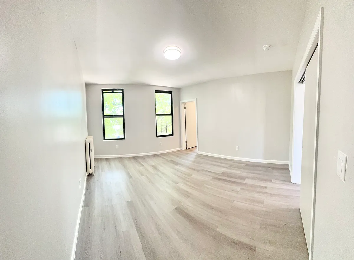 Building Photo - 815 Morris Park Ave #3